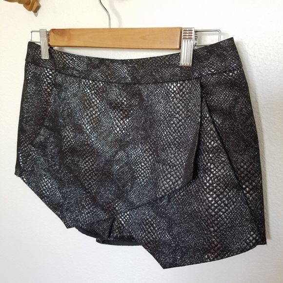 Express Black Snakeskin Short/Skirt Squart Bottoms - Picture 3 of 7
